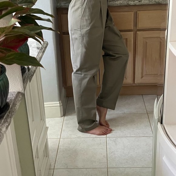 LL Bean Vintage Bayside Wrinkle Free Pleated Twill Cotton Pants w/ Comfort Waist - Picture 2 of 10